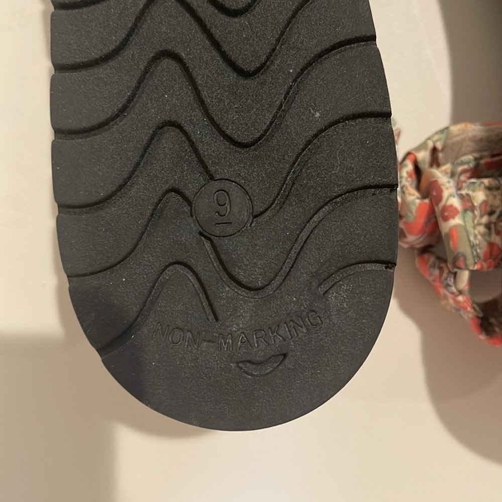 Universal Thread Platform Sandals - Picture 7 of 8